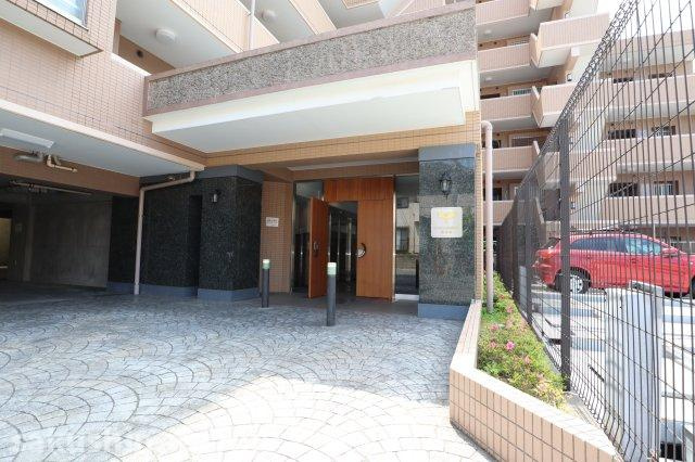 サンクレイドル薬園台壱番館のエントランス