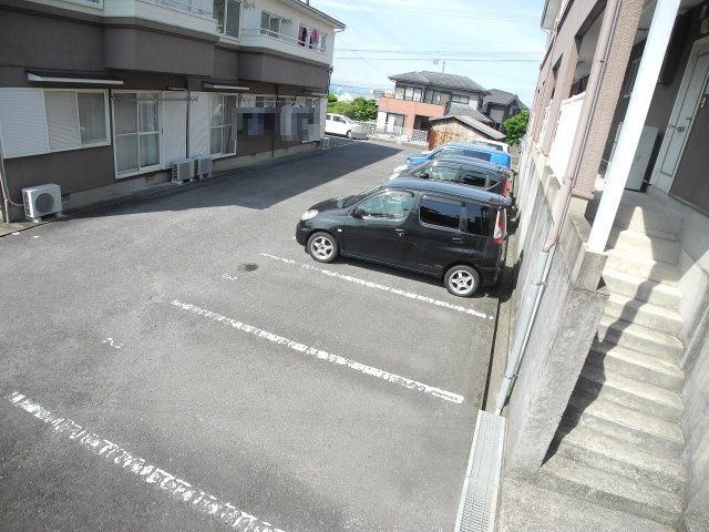 サニーハイツわし崎Aの駐車場