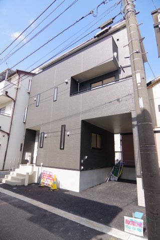 越谷市下間久里　新築戸建ての駐車場