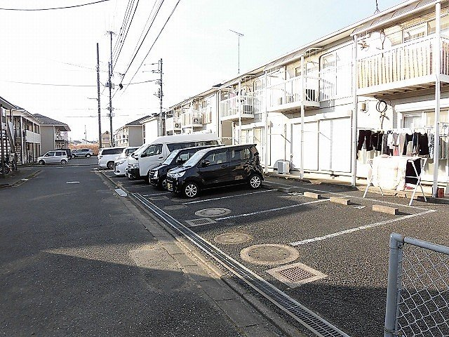 カギナカハイツMの駐車場