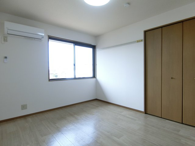 サン・ルミエールB棟の洋室