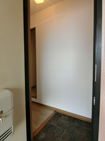 サン・ルミエールB棟の玄関