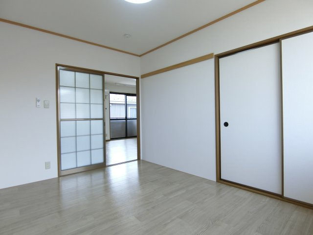 サン・ルミエールB棟の洋室