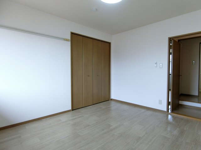 サン・ルミエールB棟の洋室