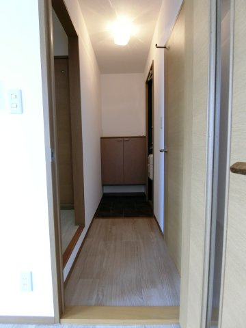 サン・ルミエールB棟の玄関