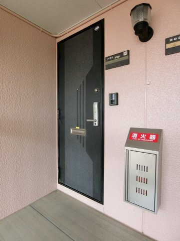 サン・ルミエールB棟の玄関