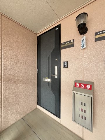 サン・ルミエールB棟の玄関