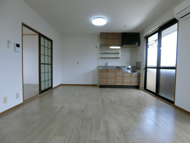 サン・ルミエールB棟の居間・リビング