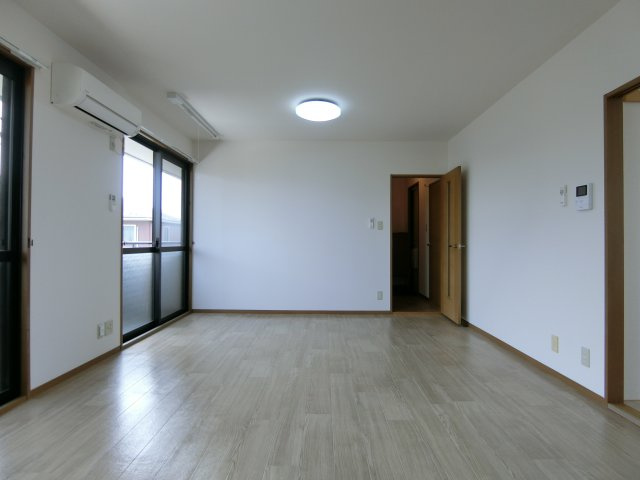 サン・ルミエールB棟の居間・リビング