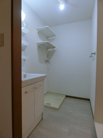 サン・ルミエールB棟の洗面所