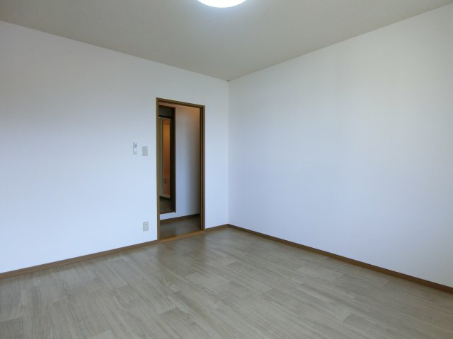 サン・ルミエールB棟の洋室