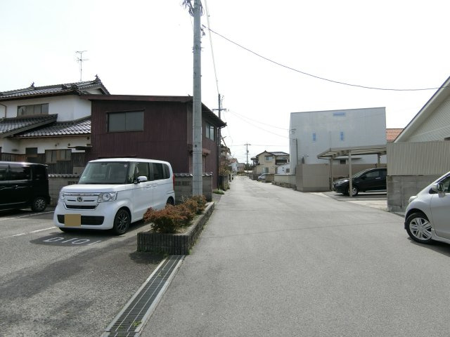 サン・ルミエールB棟の周辺