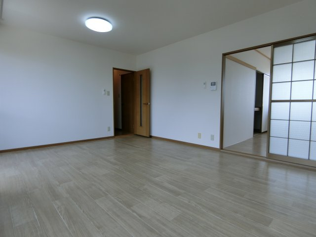 サン・ルミエールB棟の居間・リビング