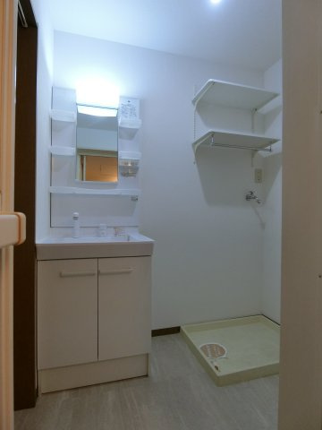 サン・ルミエールB棟の洗面所