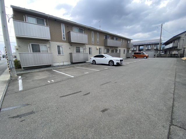 ファミィーユKⅡの駐車場