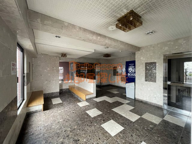 ロマネスク東町のロビー