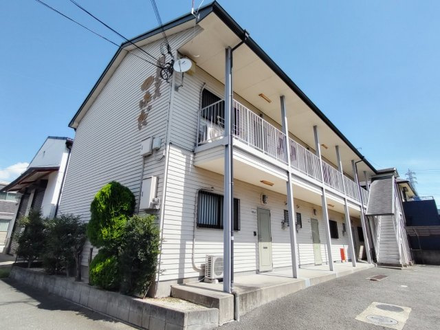 和歌山市津秦のアパートの外観