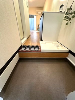 【展望】 | 玄関から室内への景観です！キッチンの奥に洋室6帖のお部屋があります♪