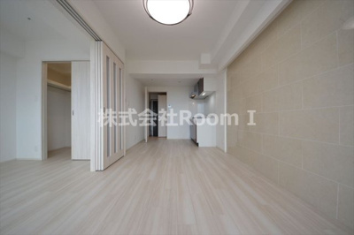 【居間・リビング】 | Vinoプレジオ本町 | こちらのリビングで趣味の時間をお楽しみください