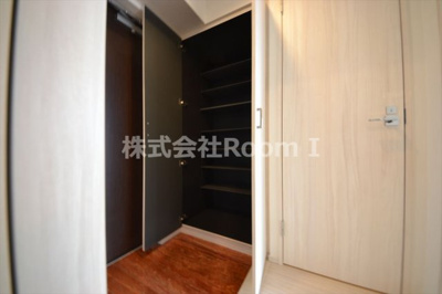 【玄関】 | Vinoプレジオ本町 | シンプルで使いやすい玄関です