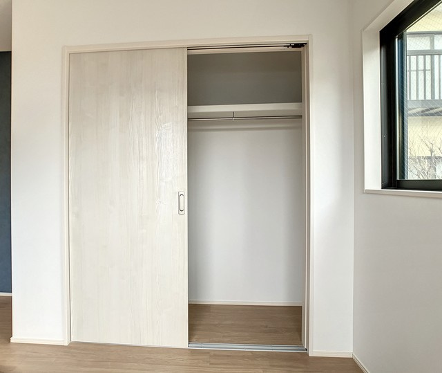 直方市大字感田のアパートの収納