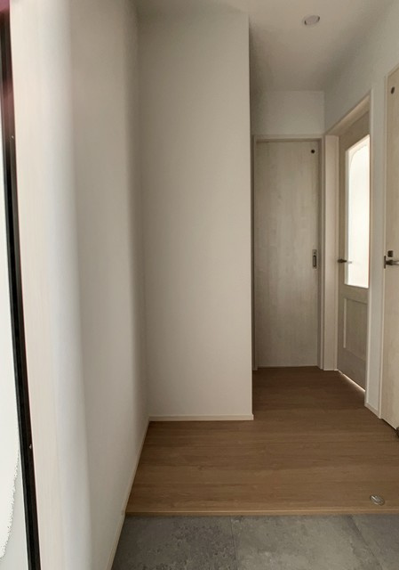 直方市大字感田のアパートの玄関