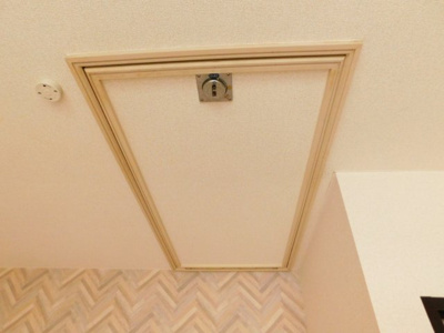 【設備】 | 初声ビレッジ長浜海岸Ⅱ | 屋根裏部屋扉