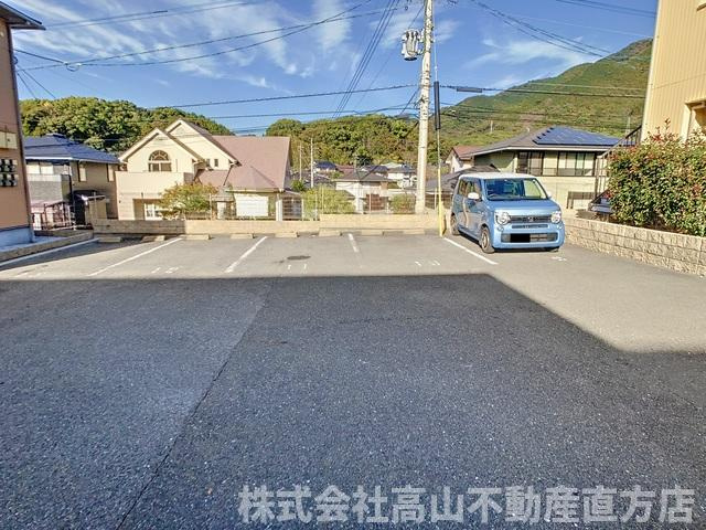 ファミリーヒルズ星ヶ丘Ⅱの駐車場