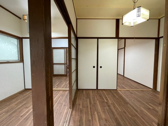 明るい色調の室内です