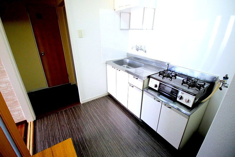 アールズプレイス城南【キャッシュバック対象物件】のキッチン|コンパクトなキッチンで掃除もラクラク