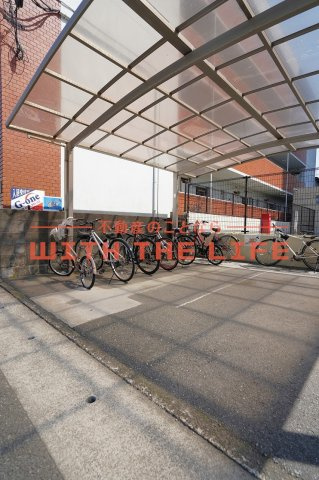 アールズプレイス城南【キャッシュバック対象物件】の駐車場|車をお持ちの方に嬉しい駐車場付きの物件です