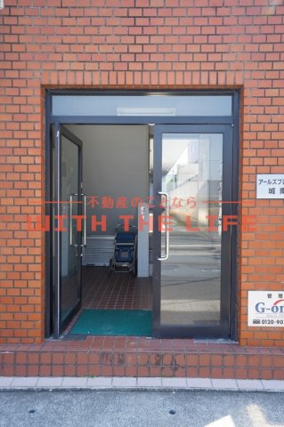 アールズプレイス城南【キャッシュバック対象物件】のエントランス|ゆとりのあるエントランスです
