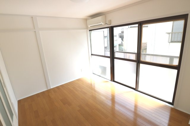 キャッスルロゼの洋室