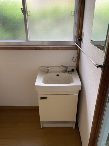 駿河台一戸建の独立洗面台