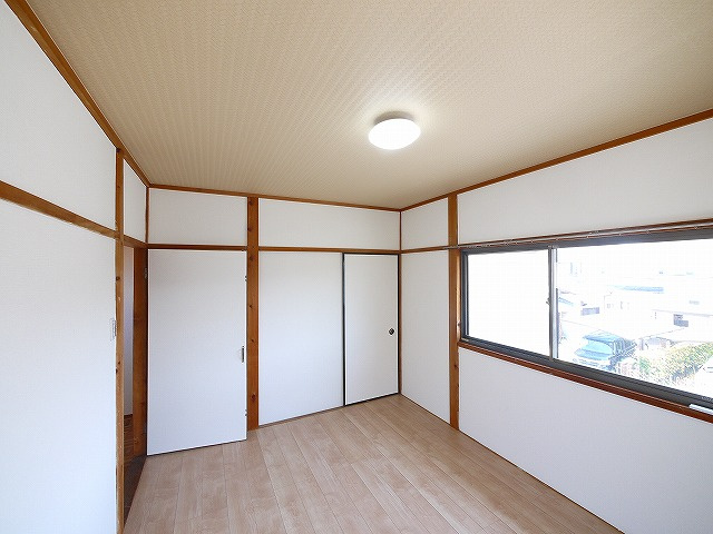 木津八ヶ坪貸家の洋室|コンパクトで使いやすい洋室です