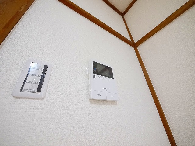 木津八ヶ坪貸家のセキュリティ|インターホンです
