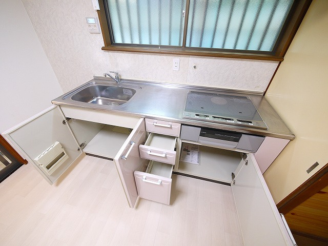 木津八ヶ坪貸家のキッチン|使いやすいキッチンです