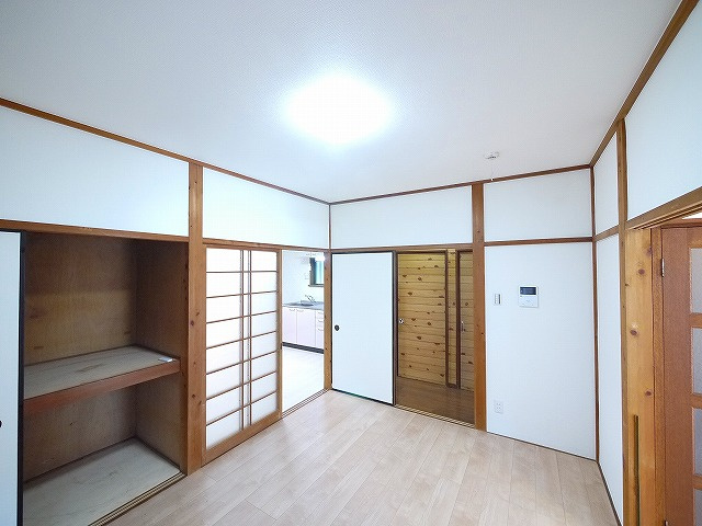 木津八ヶ坪貸家の洋室|洋室です
