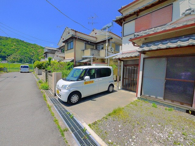 加茂戸建の駐車場