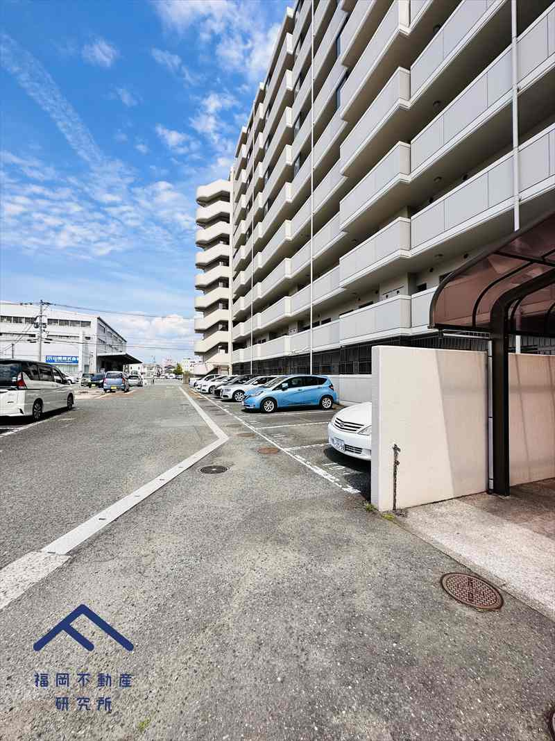 アンピール空港通り一号館の駐車場