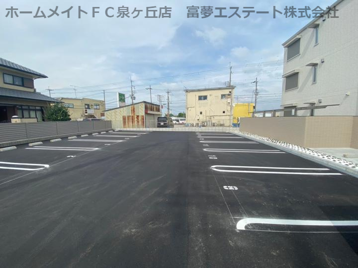 エヌ　プレミールの駐車場