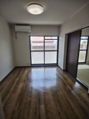 【洋室】 | NJマンション本町 | 落ち着いた色調の洋室です