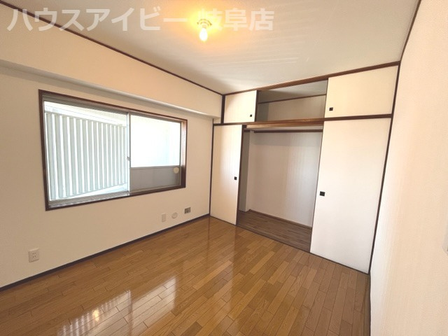 コーポシェイーネ7階部分！明るく広々とした玄関が魅力です♪リフォーム済みですぐに新しい生活が送れますの洋室|コーポシェイーネ7階部分！明るく広々とした玄関が魅力です♪リフォーム済みですぐに新しい生活が送れます♪