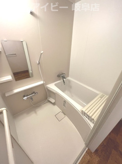 【浴室】 | コーポシェイーネ7階部分！明るく広々とした玄関が魅力です♪リフォーム済みですぐに新しい生活が送れます | コーポシェイーネ7階部分！明るく広々とした玄関が魅力です♪リフォーム済みですぐに新しい生活が送れます♪