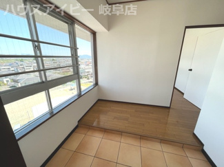 【玄関】 | コーポシェイーネ7階部分！明るく広々とした玄関が魅力です♪リフォーム済みですぐに新しい生活が送れます | コーポシェイーネ7階部分！明るく広々とした玄関が魅力です♪リフォーム済みですぐに新しい生活が送れます♪
