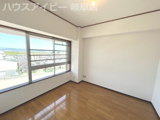 【洋室】 | コーポシェイーネ7階部分！明るく広々とした玄関が魅力です♪リフォーム済みですぐに新しい生活が送れます | コーポシェイーネ7階部分！明るく広々とした玄関が魅力です♪リフォーム済みですぐに新しい生活が送れます♪