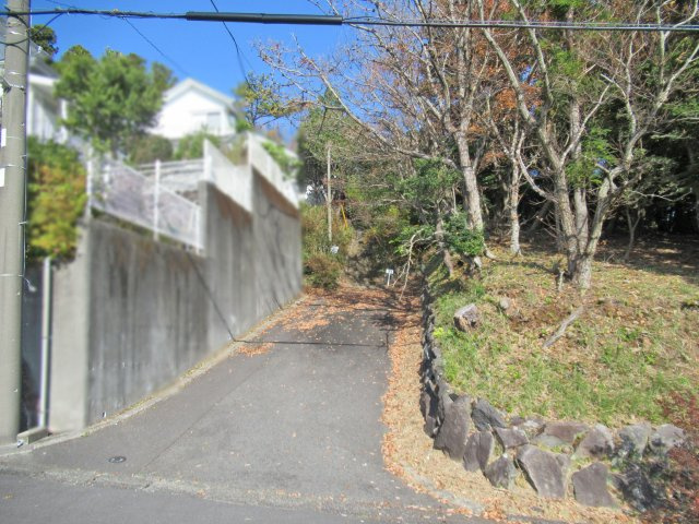 エンゼルフォレスト赤沢望洋台③の前面道路含む現地写真