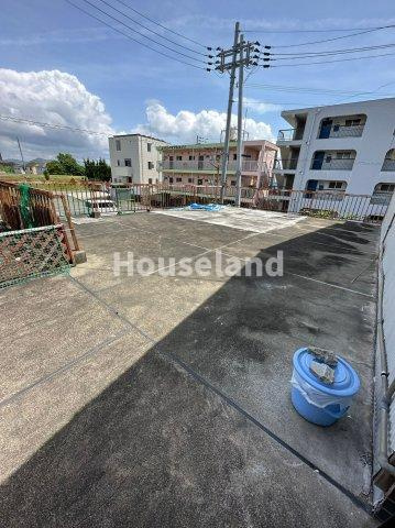 六十谷マンションの駐車場