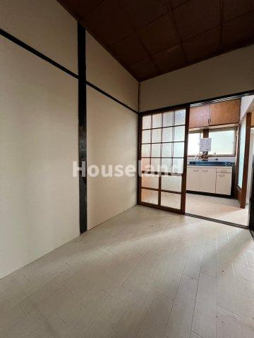 六十谷マンションの洋室