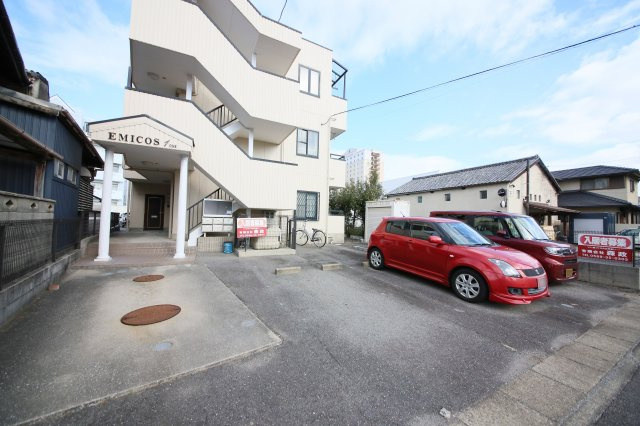 エミコスⅠの駐車場